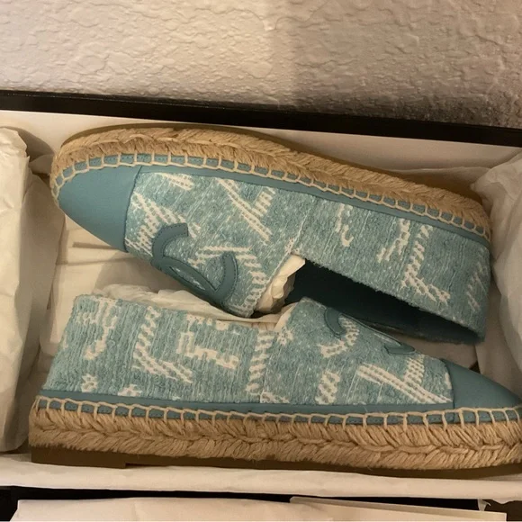 CHANEL Espadrilles New in Box - Picture 2 of 6